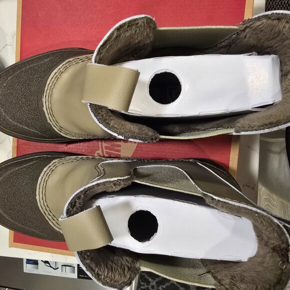 Vans Standard Mid Chelsea Boots Mens 9 Bay Leaf Insulated Waterproof MTE NEW - Picture 7 of 9